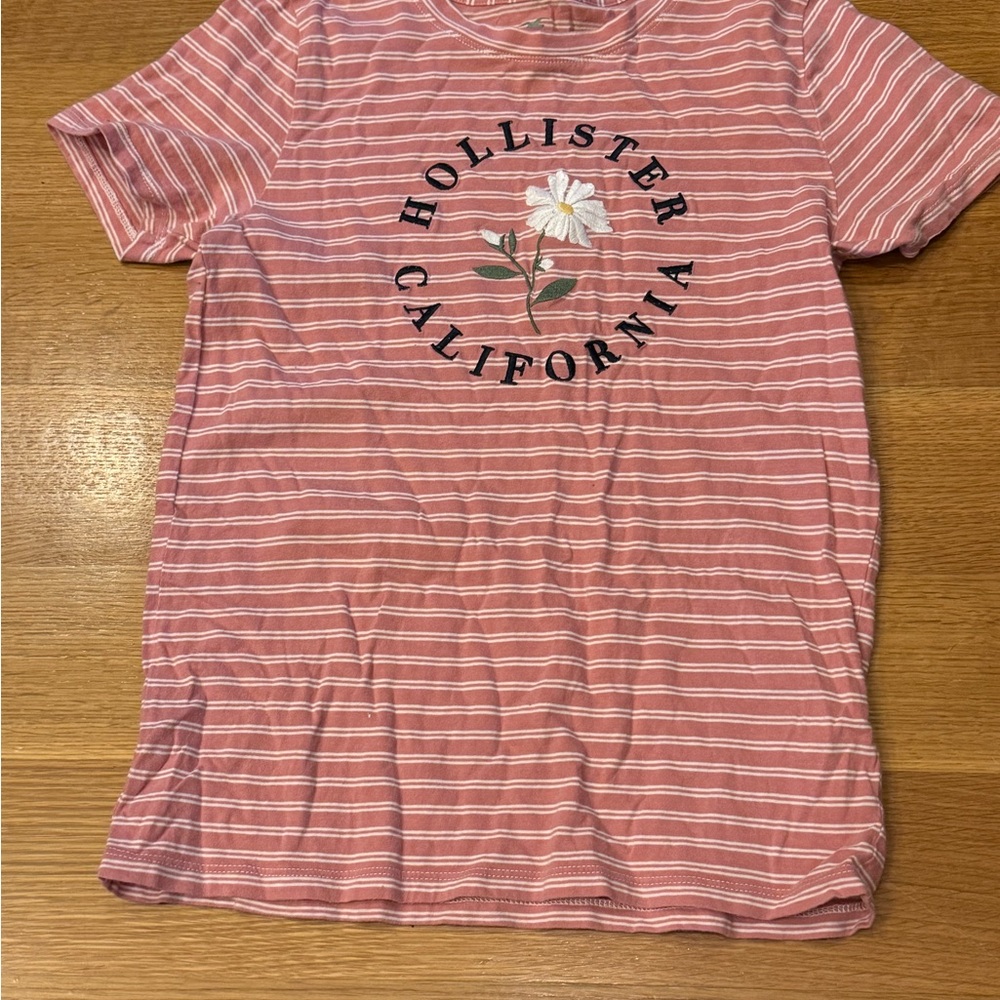 Hollister Women’s Embroidered Flower Striped Tee Size XS